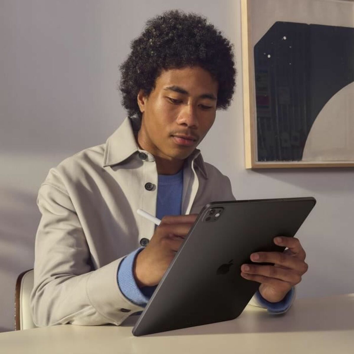 Таблет Apple iPad Pro 13" 8 GB RAM 256 GB Черен
